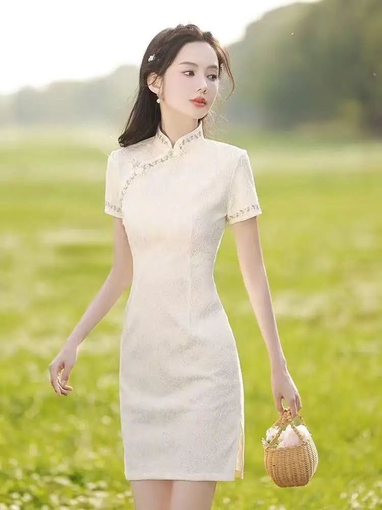 2025 Improved Cheongsam Elegant White Lace Engagement Dress for Young Girls Classy Style for Spring Traditional Chinese Clothing